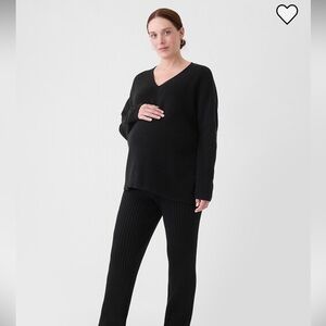GAP Maternity Black V Neck Knit Sweater - Excellent Condition - Size Small